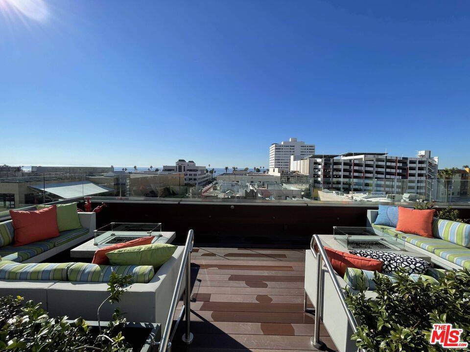 Santa Monica, CA 90401,1453 3rd Street Promenade #503
