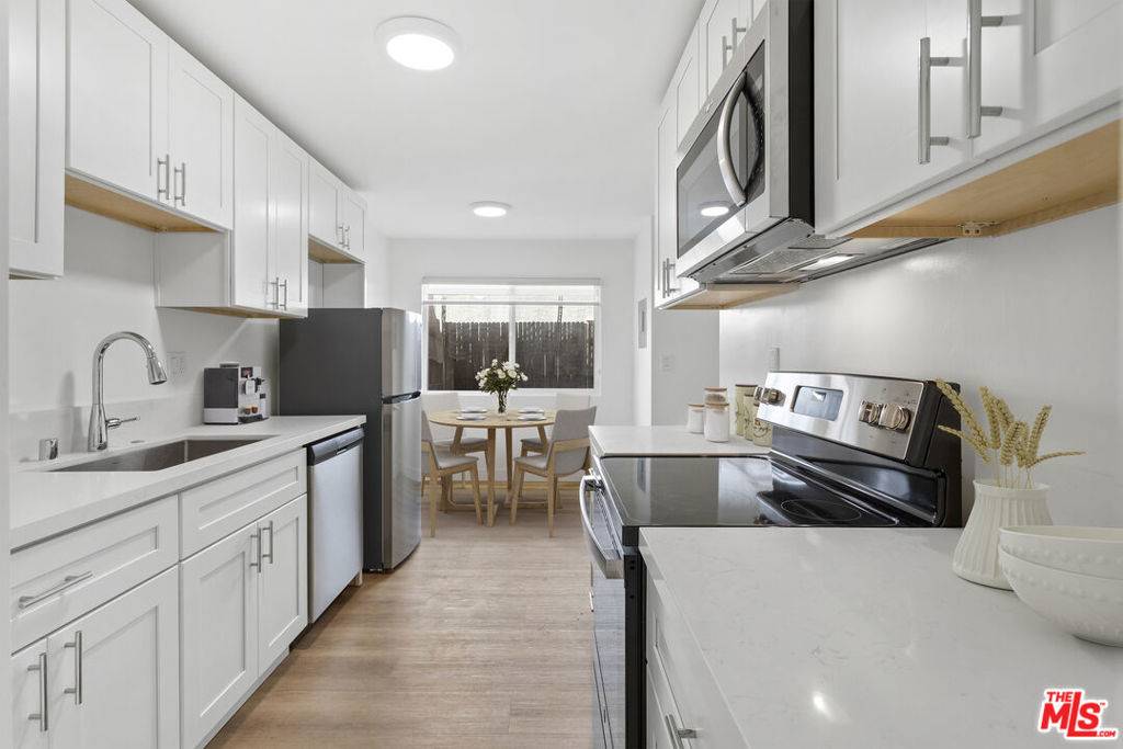 Redondo Beach, CA 90277,517 N Francisca AVE #2