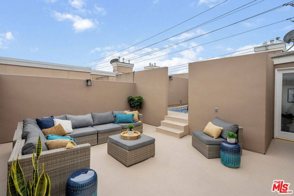 Los Angeles, CA 90049,11855 Goshen AVE #305
