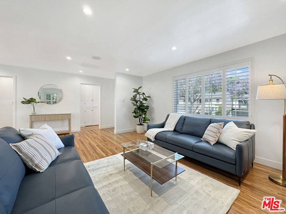 Los Angeles, CA 90043,5329 Marburn AVE