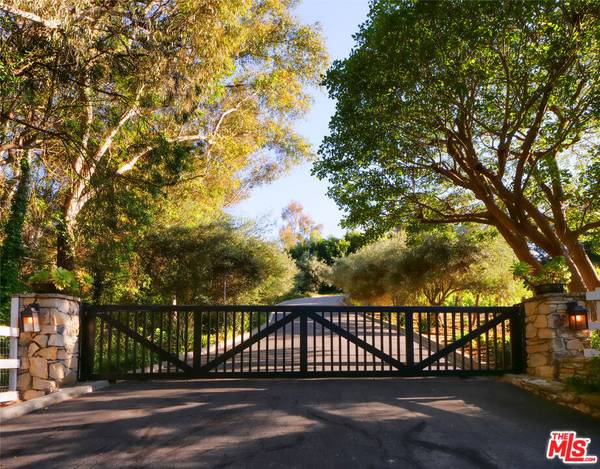 30 Portuguese Bend RD, Rolling Hills, CA 90274