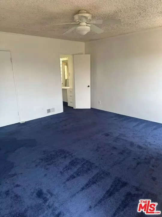 Inglewood, CA 90301,204 Regent CIR