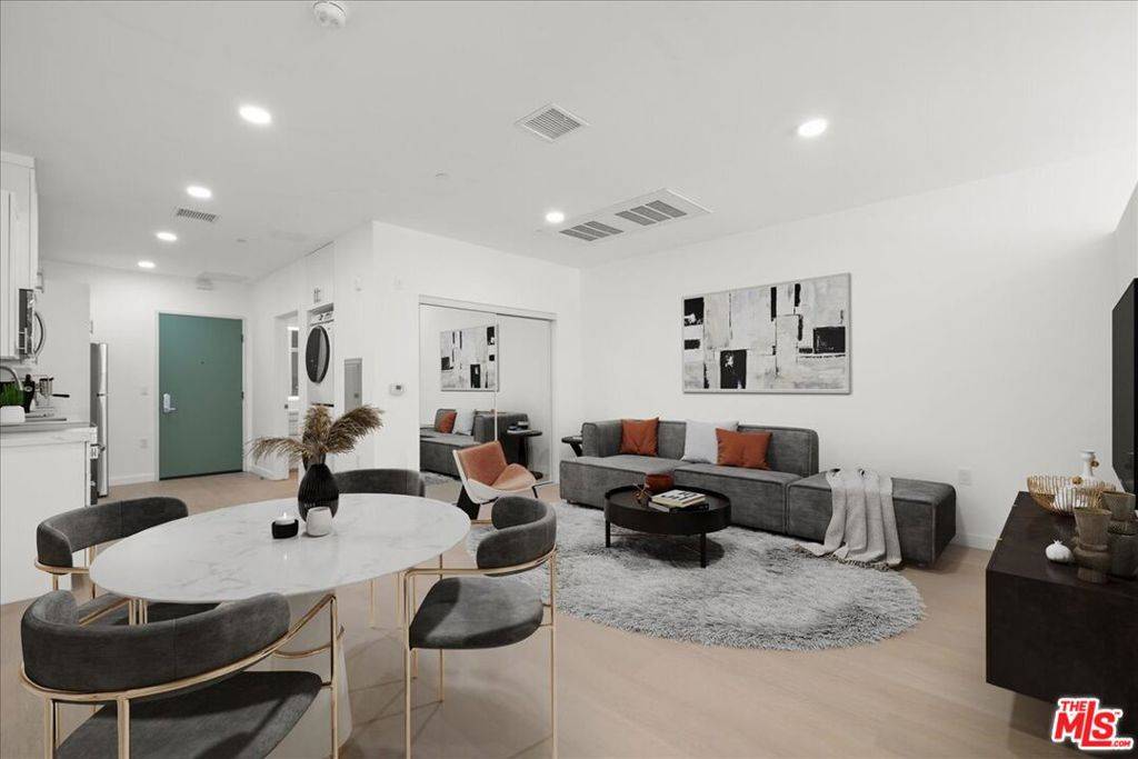 3977 Beverly BLVD #104, Los Angeles, CA 90004