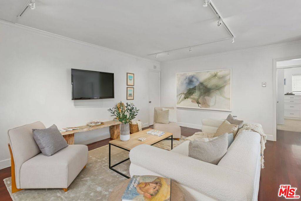 Santa Monica, CA 90403,844 7th ST #1