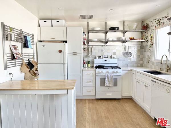 North Hollywood, CA 91606,6000 Coldwater Canyon AVE #2