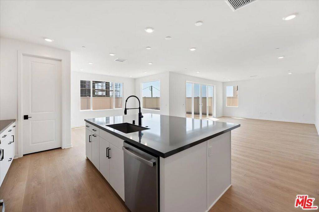 Santa Clarita, CA 91350,18102 Azul WAY