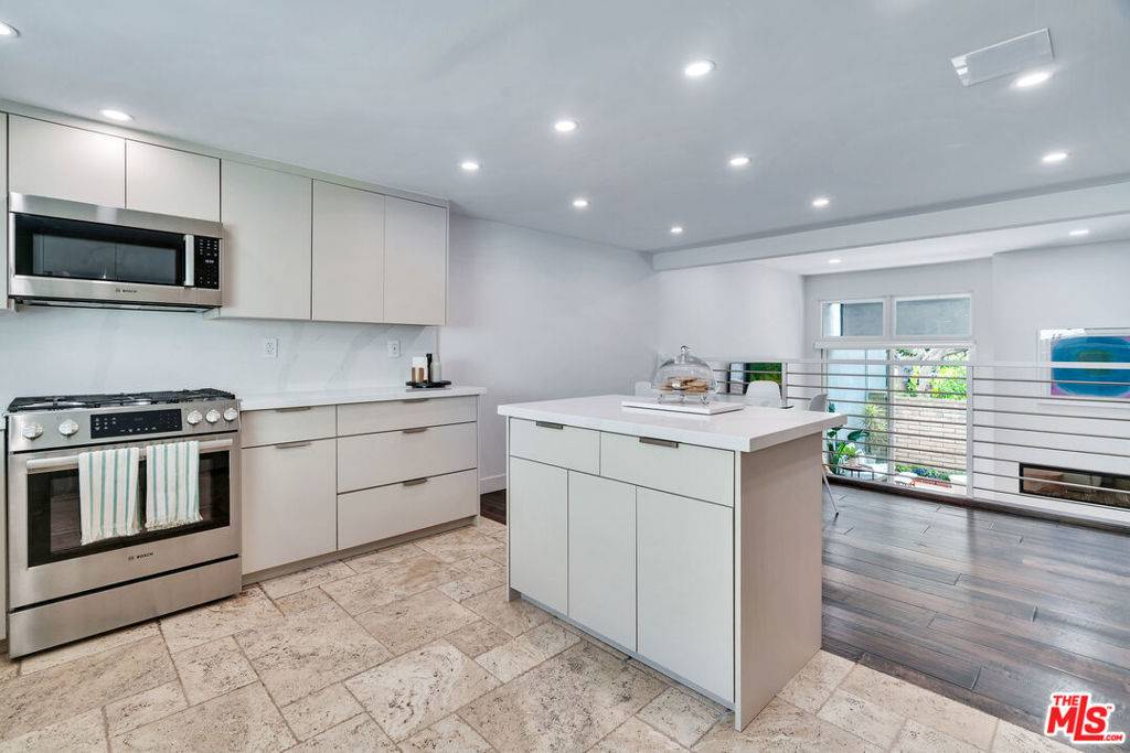 Marina Del Rey, CA 90292,4800 La Villa Marina #F