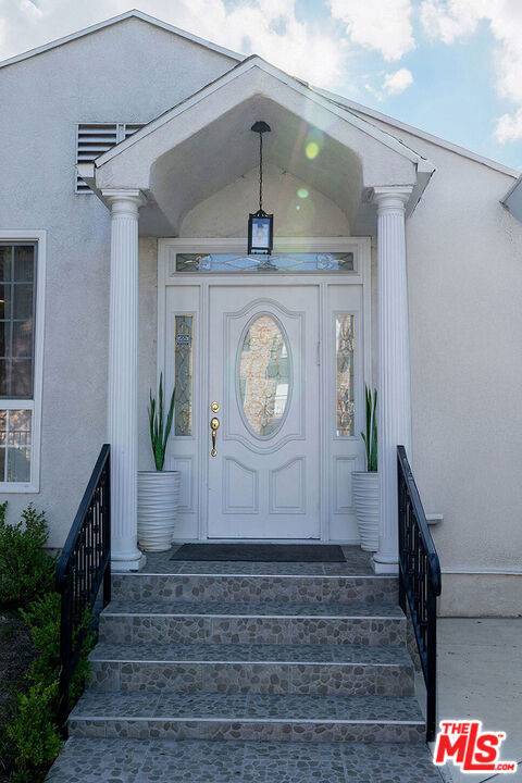 Los Angeles, CA 90035,1417 Edris DR