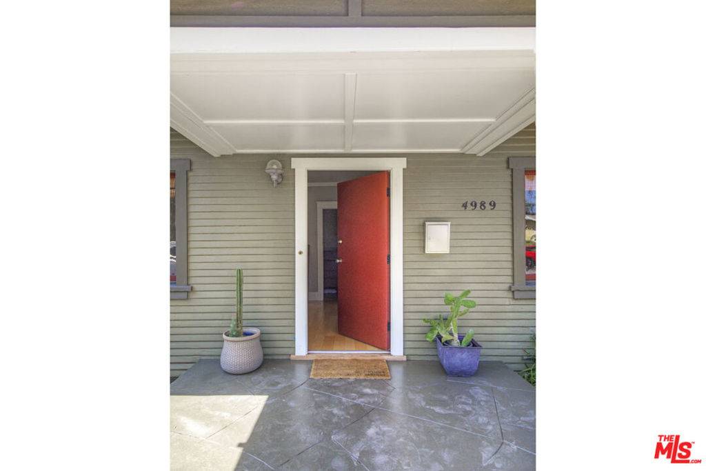 Los Angeles, CA 90041,4989 Vincent AVE