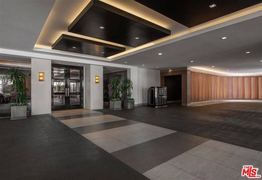 Los Angeles, CA 90048,8500 Burton WAY #508