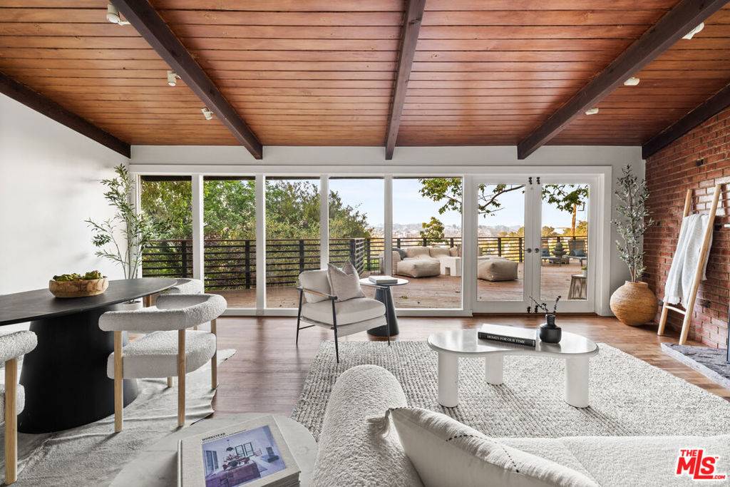 Los Angeles, CA 90046,8490 Cole Crest DR