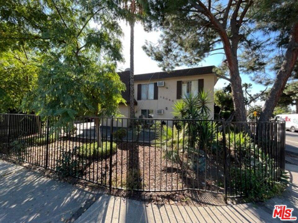13060 Victory BLVD, Van Nuys, CA 91401