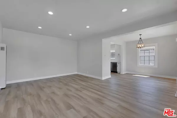Los Angeles, CA 90044,713 W 118th ST