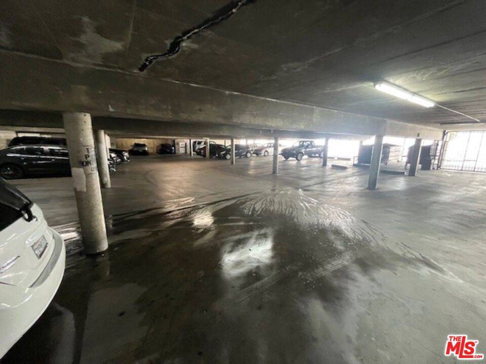 Northridge, CA 91325,8567 Balboa BLVD