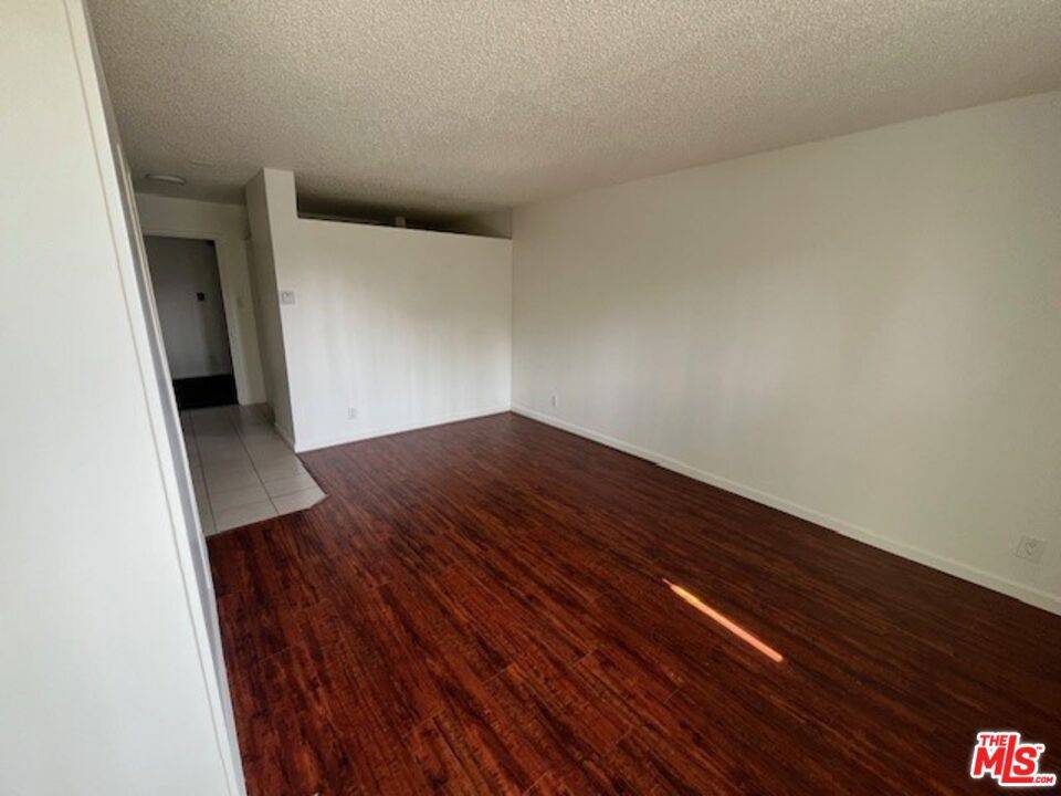 Northridge, CA 91325,8615 Balboa BLVD