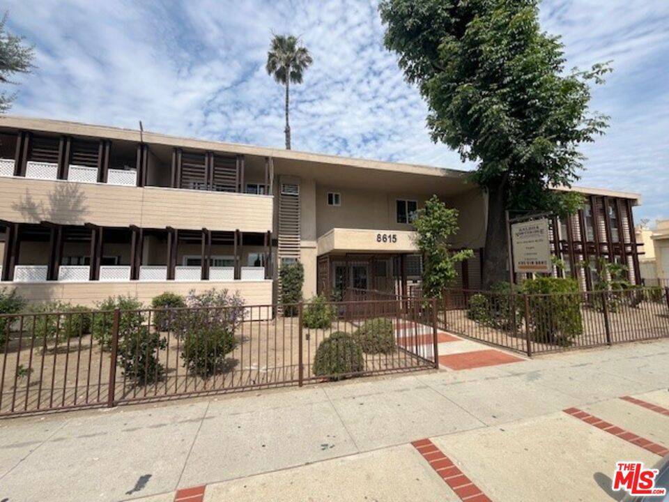 Northridge, CA 91325,8615 Balboa BLVD