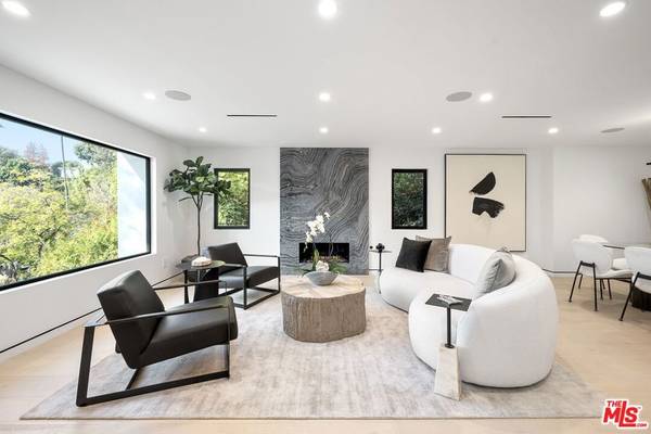 Los Angeles, CA 90068,3290 N Knoll DR