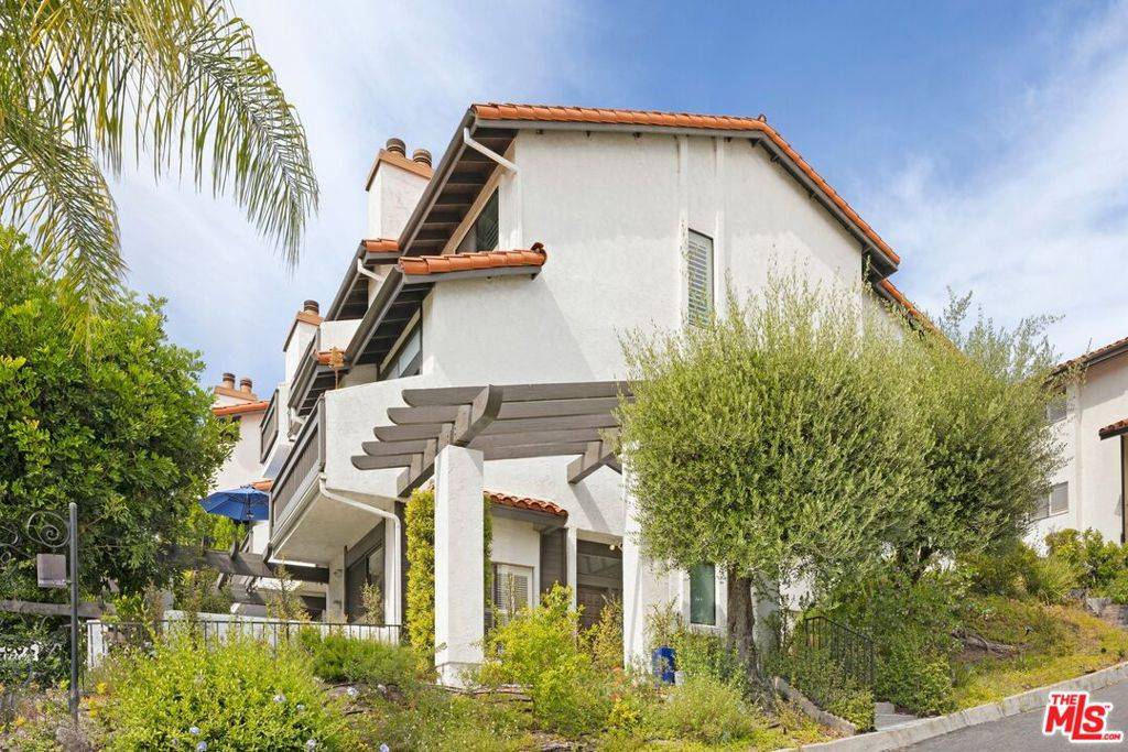 Pacific Palisades, CA 90272,1610 Michael LN