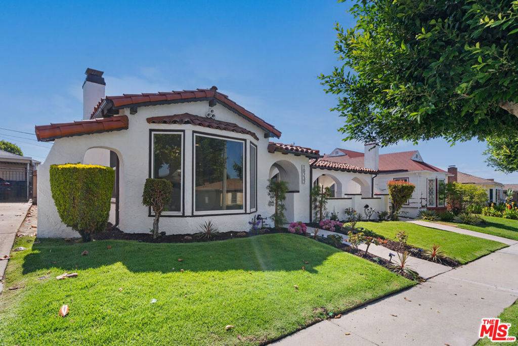 10232 S 2nd AVE, Inglewood, CA 90303