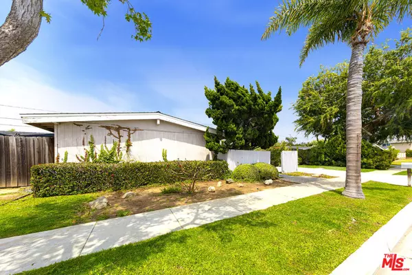 322 Alva LN, Costa Mesa, CA 92627