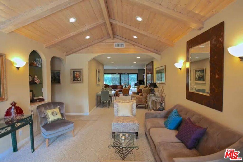Tarzana, CA 91356,4930 Garden Grove AVE