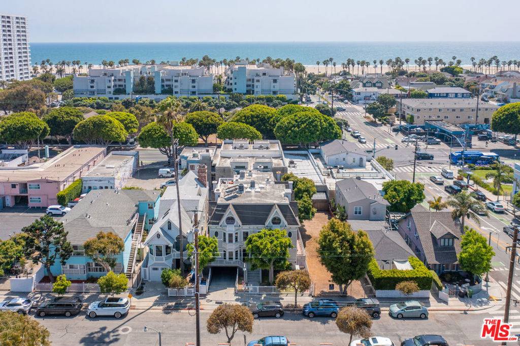 Santa Monica, CA 90405,2622 2nd ST #2