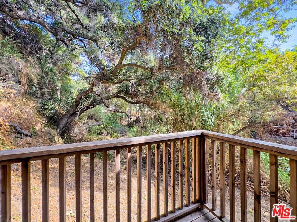 Topanga, CA 90290,635 N Topanga Canyon BLVD