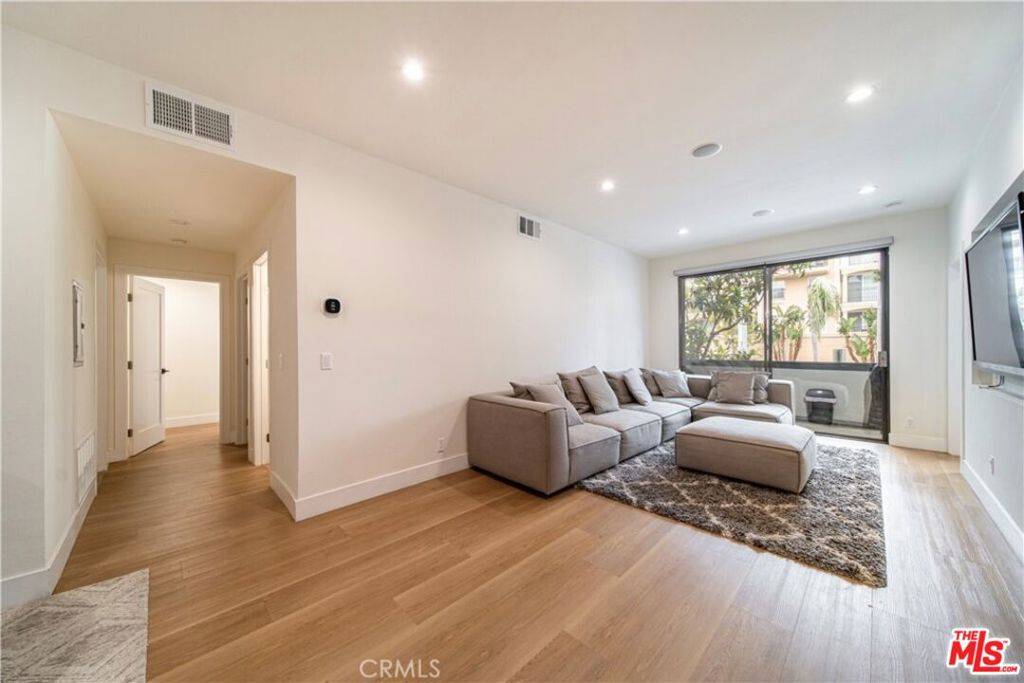 306 Bora Bora WAY #102, Marina Del Rey, CA 90292