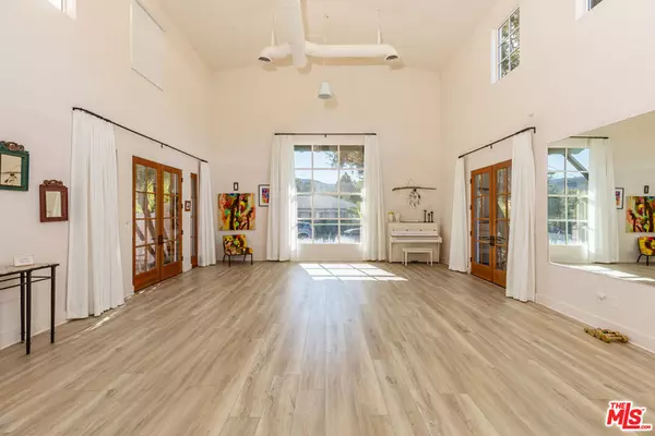 Ojai, CA 93023,202 Canada ST