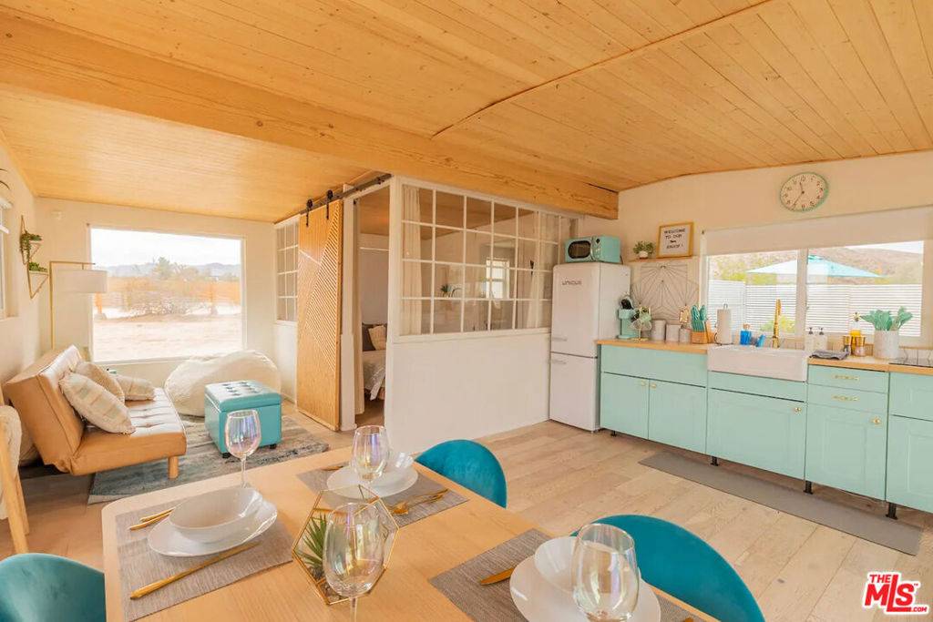 Joshua Tree, CA 92252,62177 Jericho WAY