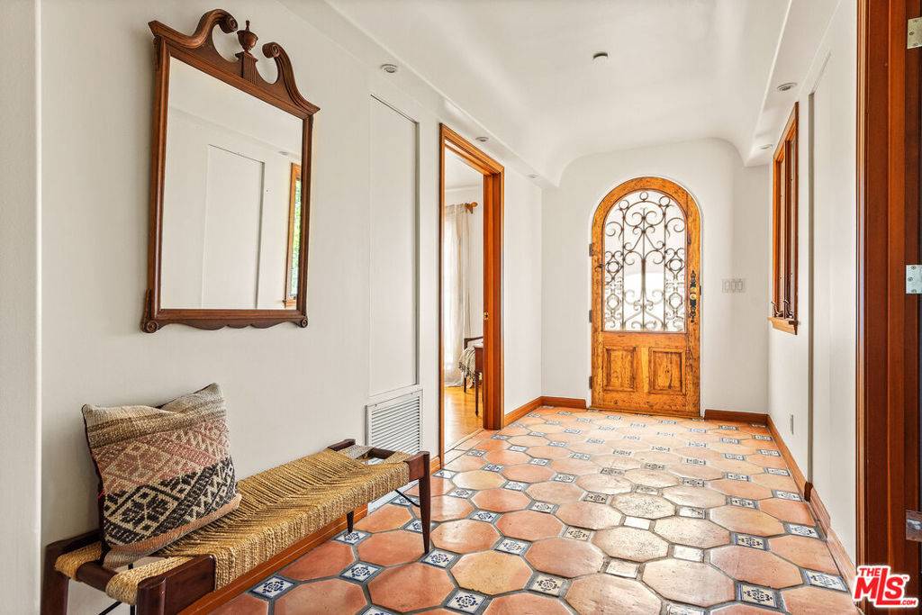 Topanga, CA 90290,21322 Hillside DR
