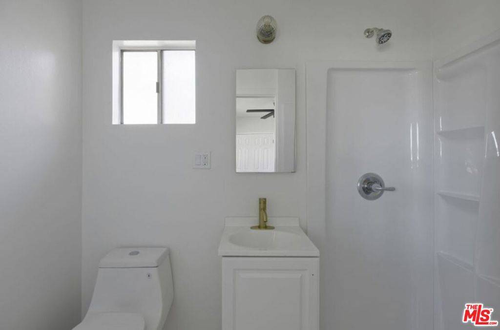 Granada Hills, CA 91344,16130 Devonshire ST
