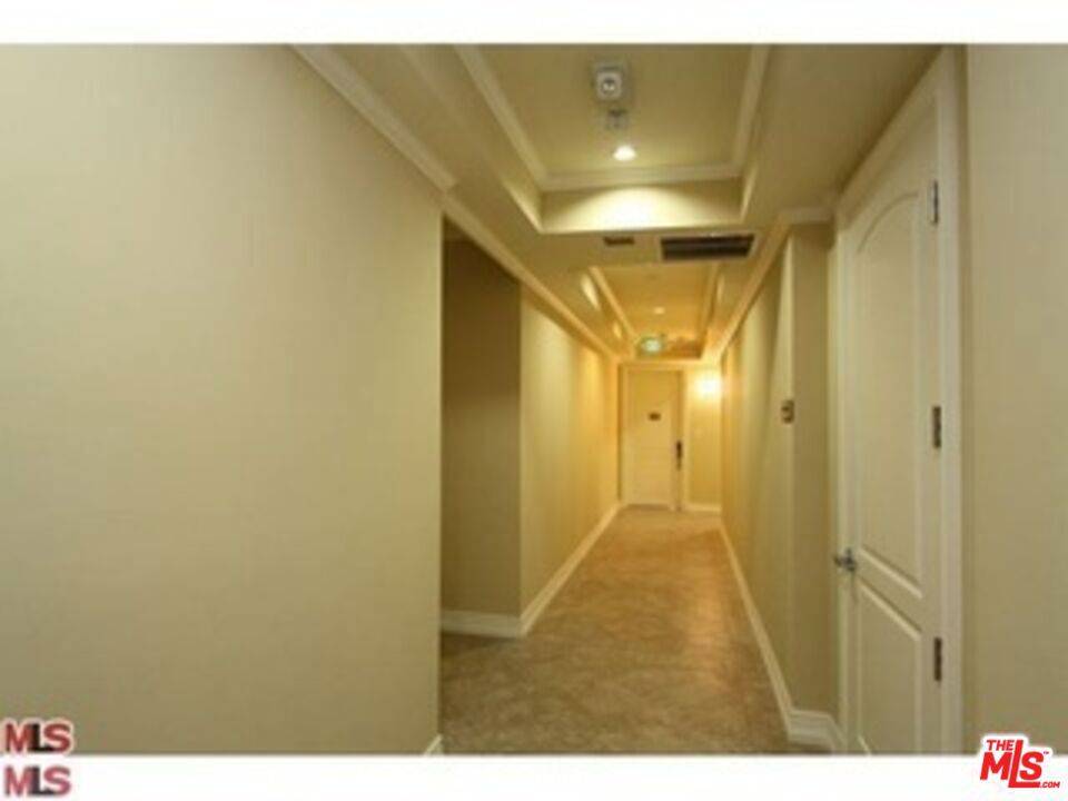 Los Angeles, CA 90048,8612 Burton Way #403