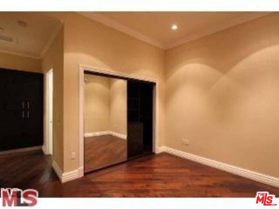 Los Angeles, CA 90048,8612 Burton Way #403