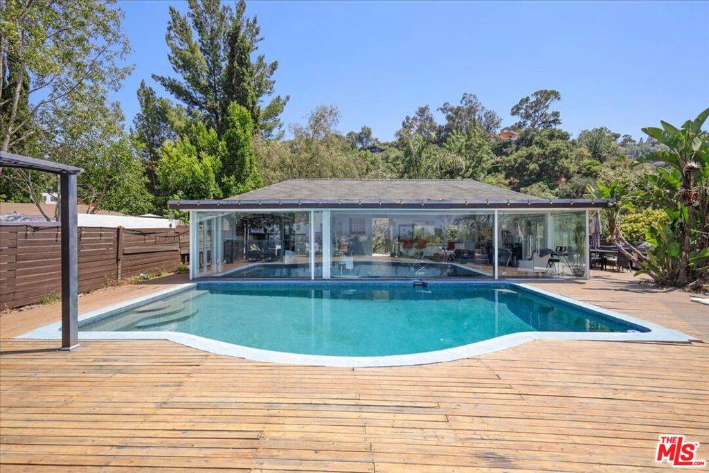 Los Angeles, CA 90068,7241 Woodrow Wilson DR