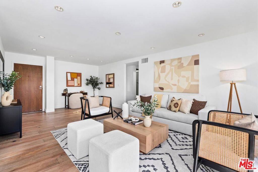 West Hollywood, CA 90069,1121 N Olive DR #102