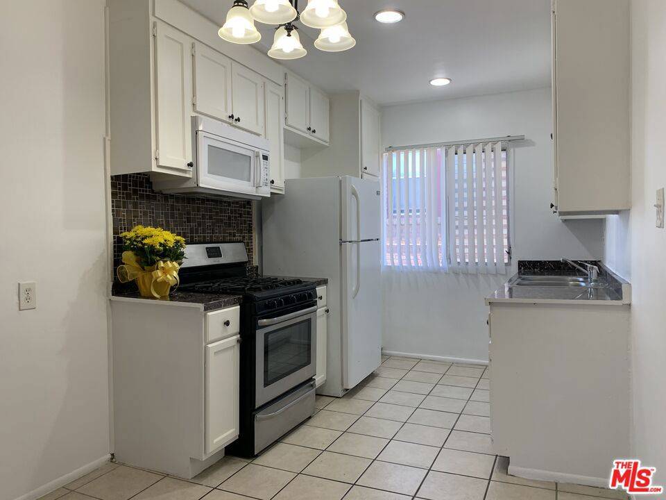 1330 S WILTON PL #10, Los Angeles, CA 90019