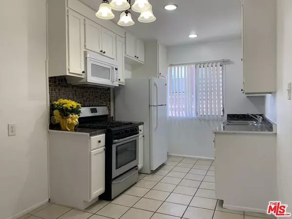 1330 S WILTON PL #10, Los Angeles, CA 90019