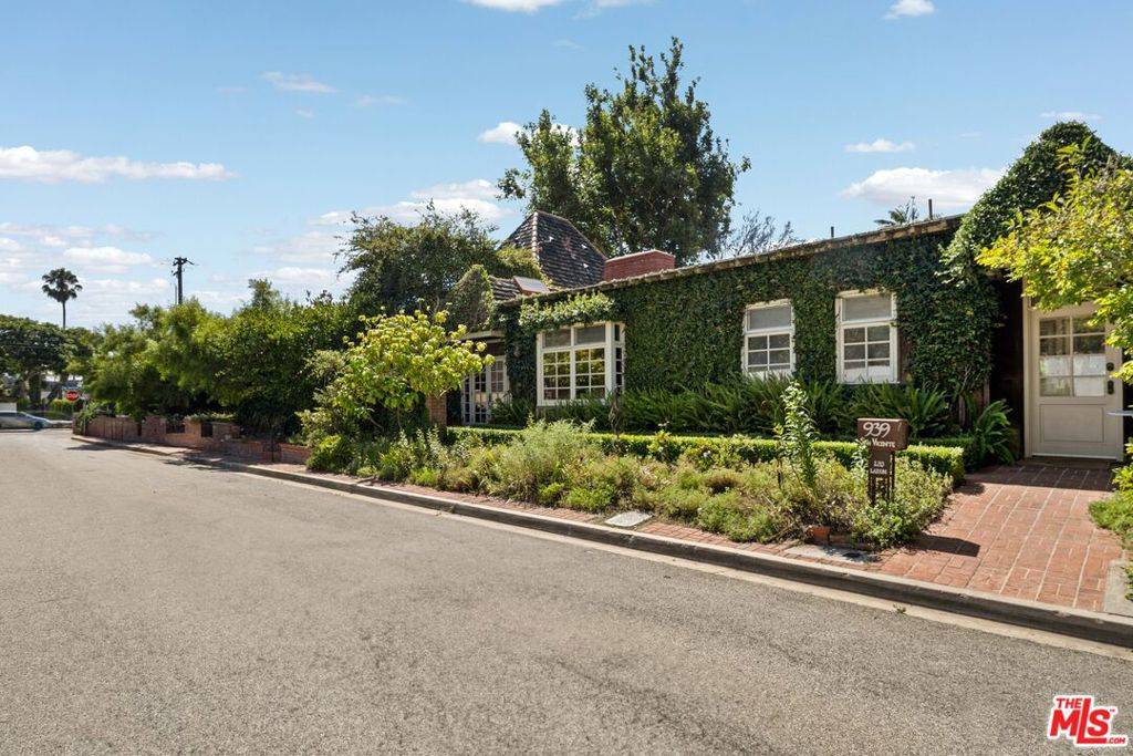 Santa Monica, CA 90402,120 Larkin PL