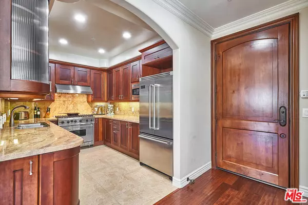 Los Angeles, CA 90048,135 S Swall DR #302