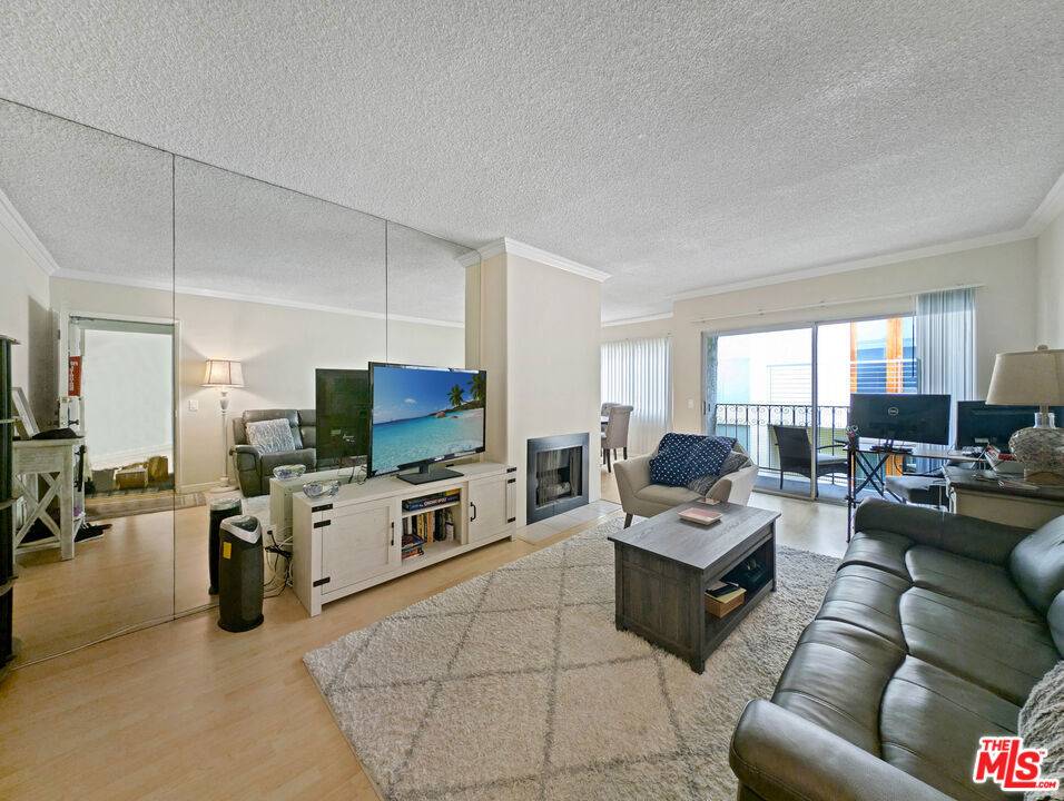 Santa Monica, CA 90401,1538 11th ST #8