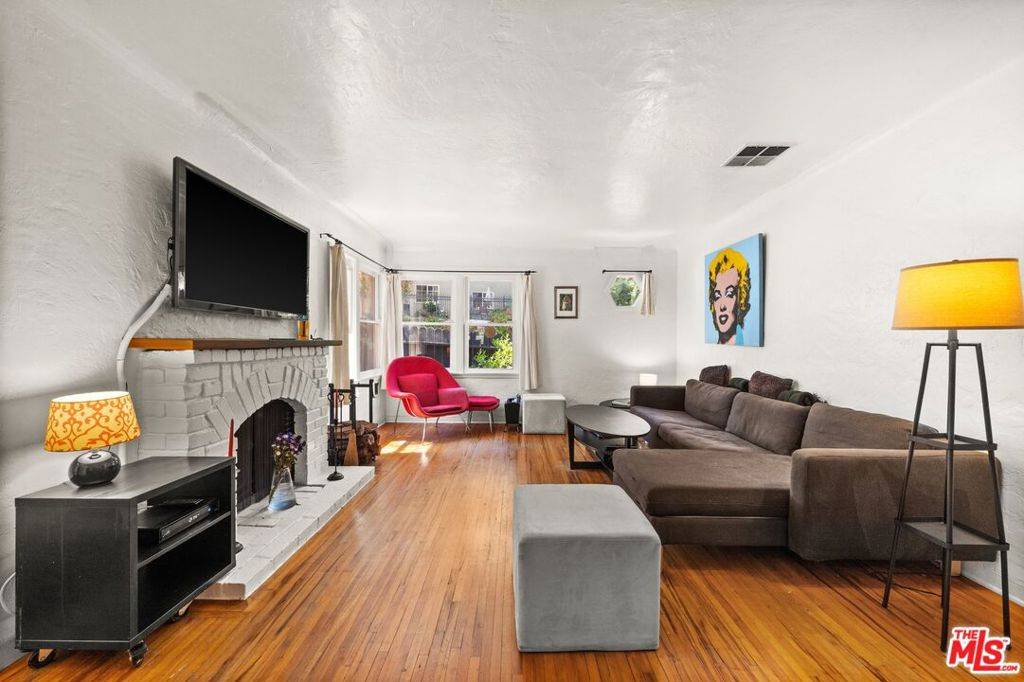8410 Kirkwood DR, Los Angeles, CA 90046