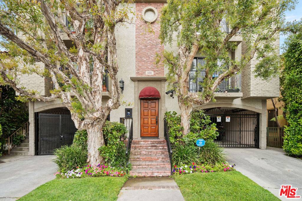 Los Angeles, CA 90035,839 S Holt AVE #104