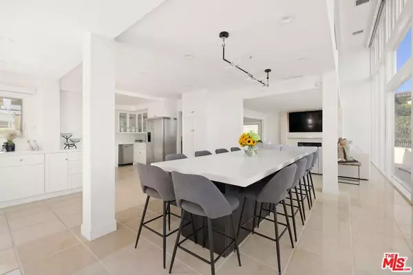 Los Angeles, CA 90077,1244 Stradella RD