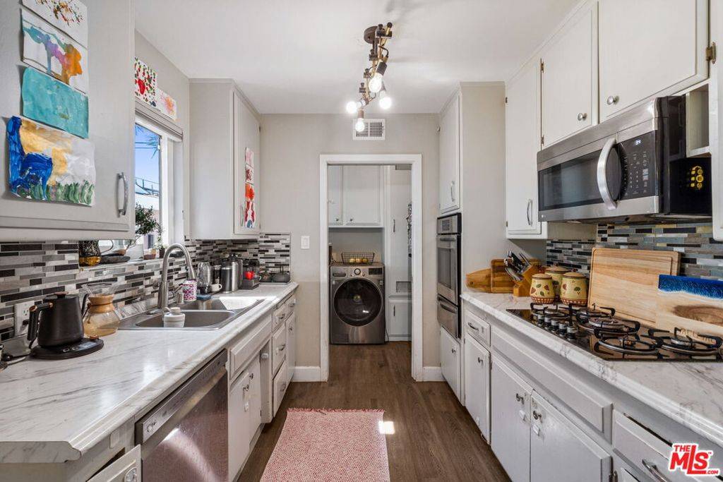 Van Nuys, CA 91405,14034 Valerio ST