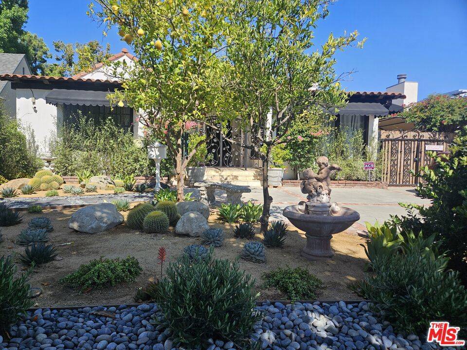 Los Angeles, CA 90004,424 N Arden BLVD