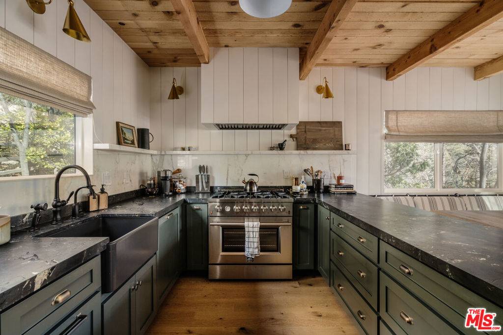 Lake Arrowhead, CA 92352,28805 North Shore RD