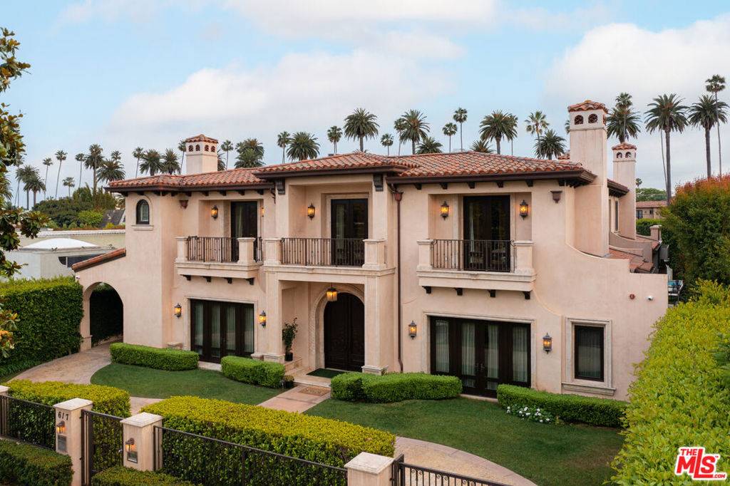 Beverly Hills, CA 90210,617 N Camden DR