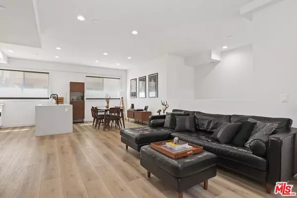Panorama City, CA 91402,14665 W Sara LN