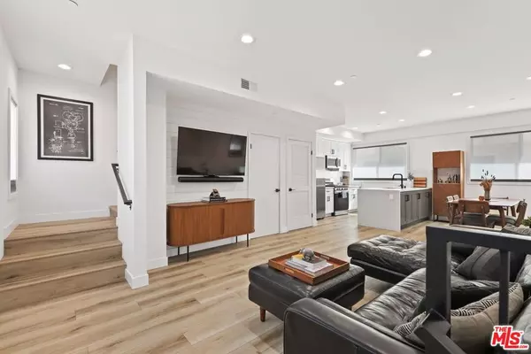 Panorama City, CA 91402,14665 W Sara LN